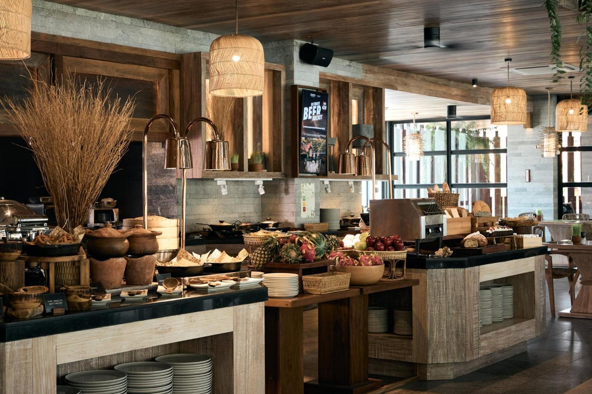 منتجع دينسو Patong المظهر الخارجي الصورة The buffet at the restaurant