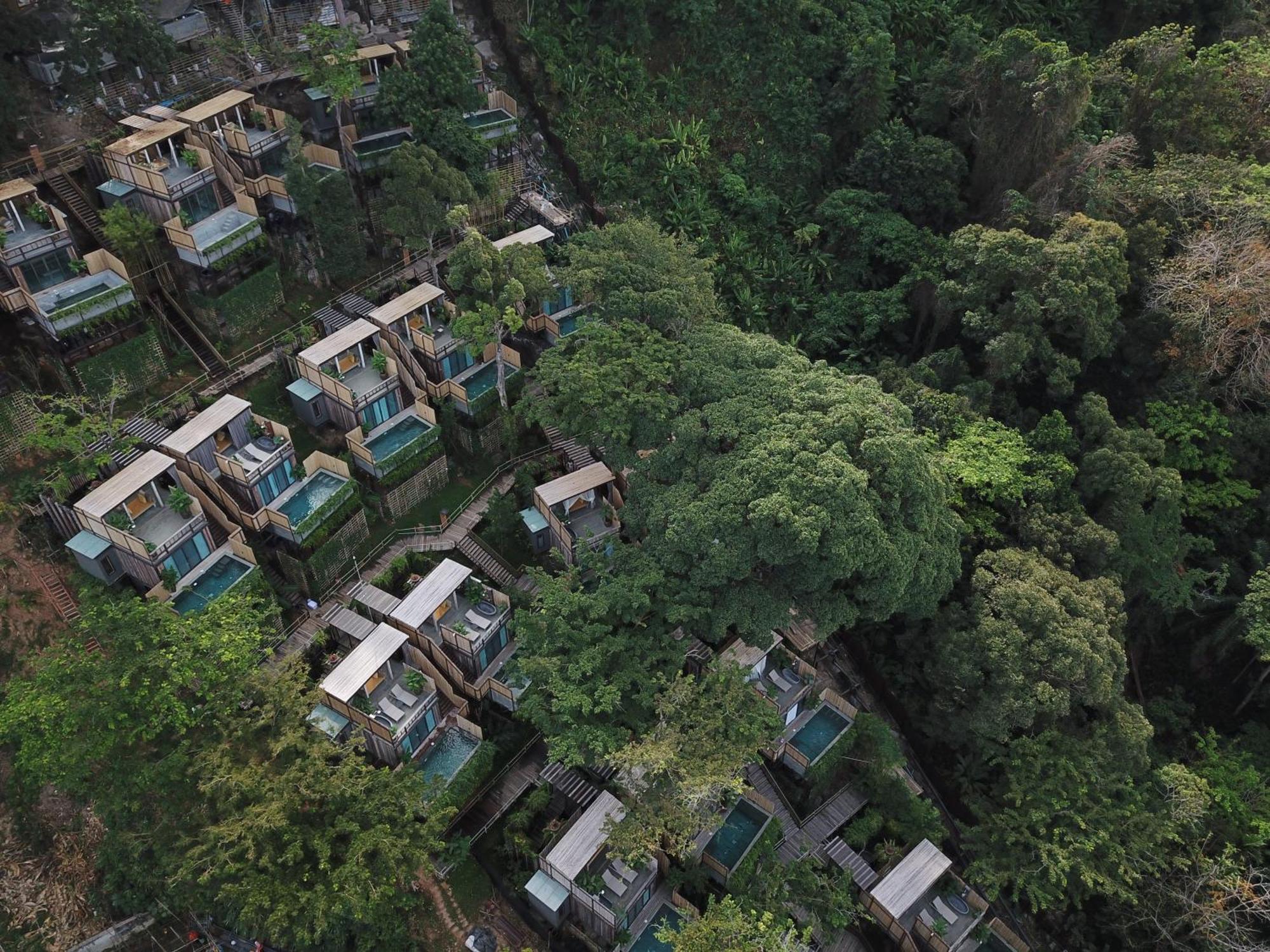 منتجع دينسو Patong المظهر الخارجي الصورة Aerial view of the resort